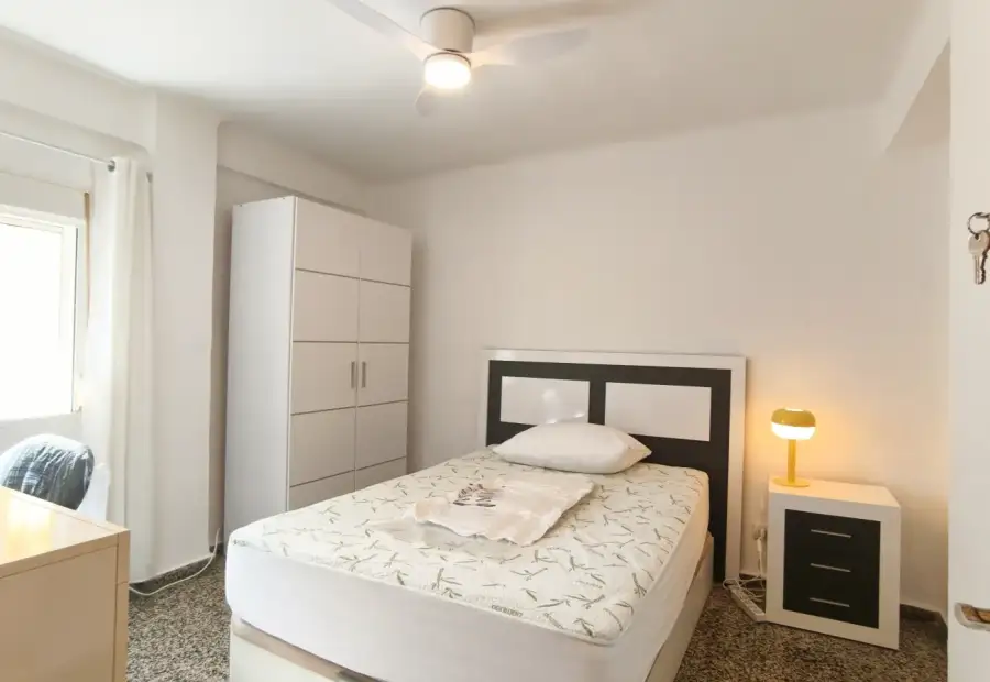 Habitación en piso compartido de 3 habitaciones en alquiler en Nuevo San Andrés, Málaga. en Málaga