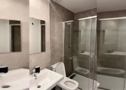 Habitación en piso compartido de 3 habitaciones en La Bresca, ideal para profesionales y estudiantes. en Málaga