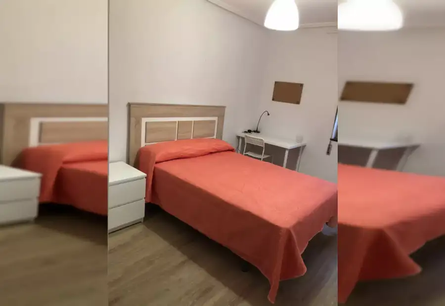 Habitación en piso compartido de 4 habitaciones en alquiler en Oviedo, solo para profesionales. en Oviedo