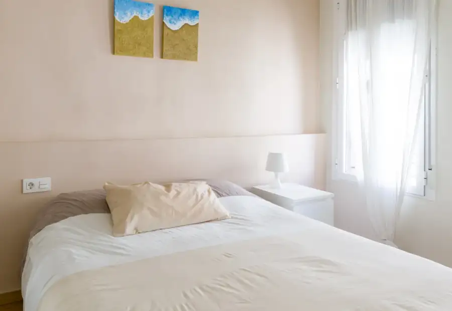 Habitación en piso compartido de 4 habitaciones en alquiler en Zaragoza, ideal para mujeres. en Zaragoza