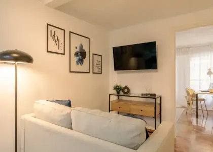 Habitación en piso compartido de 5 habitaciones en Alicante, algunos gastos incluidos, solo para profesionales, se admiten estudiantes. en Alicante (Alacant)