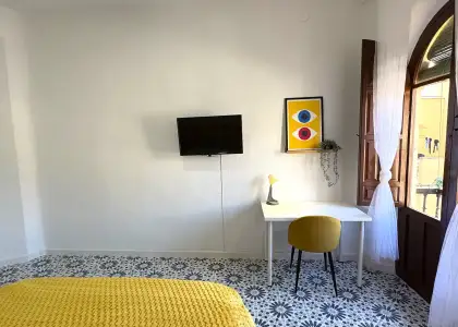 Habitación en piso compartido de 6 habitaciones en alquiler en Albaycín perfecta para chicas, profesionales y estudiantes en Granada