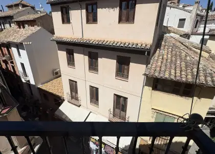 Habitación en piso compartido de 6 habitaciones en alquiler en Albaycín perfecta para chicas, profesionales y estudiantes en Granada