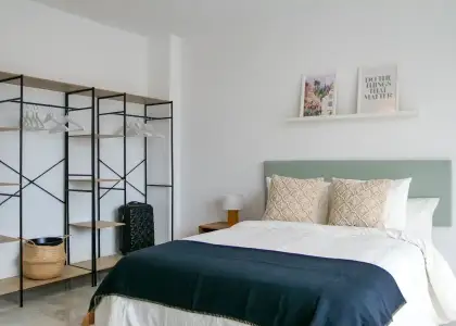 Habitación en piso compartido de 6 habitaciones en alquiler en Alicante, perfecta para profesionales y estudiantes. en Alicante (Alacant)
