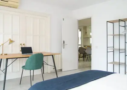 Habitación en piso compartido de 6 habitaciones en alquiler en Alicante, perfecta para profesionales y estudiantes. en Alicante (Alacant)