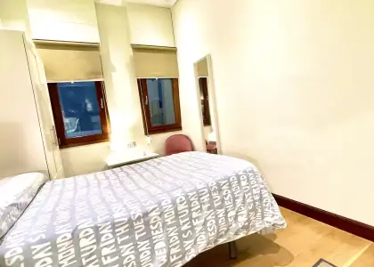 Habitación en un apartamento compartido de 4 dormitorios en alquiler en Abando, gastos incluidos, perfecto para profesionales y estudiantes en Bilbao