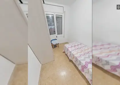 Habitación en un apartamento compartido de 4 habitaciones en El Carmelo, con todos los gastos incluidos. en Barcelona