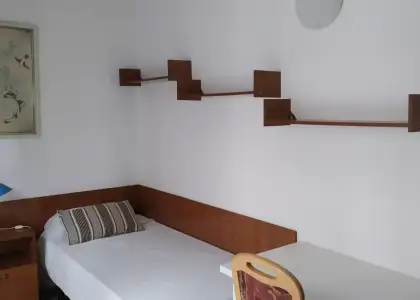 Habitación en un piso compartido de 4 habitaciones en alquiler en La Salut, gastos incluidos. en Barcelona