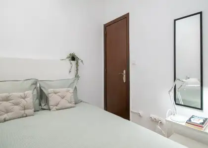 Habitación en un piso compartido de 6 habitaciones en alquiler en la Dreta de l'Eixample, solo para profesionales. en Barcelona
