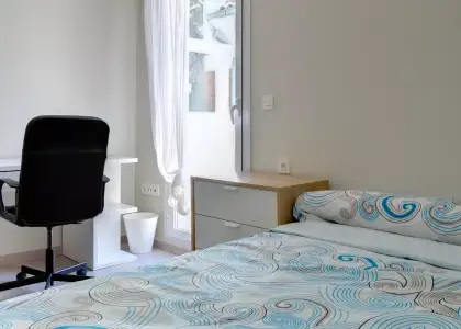 Se alquila habitación en piso compartido de 5 habitaciones en Zaragoza, todos los gastos incluidos. en Zaragoza
