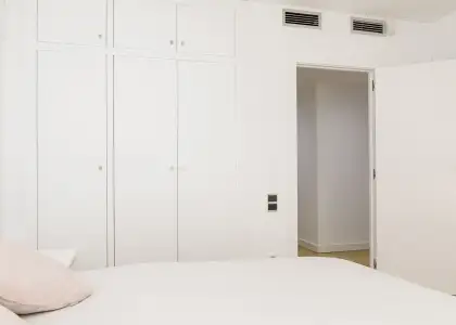 Se alquila habitación en piso compartido de 5 habitaciones en Zaragoza, todos los gastos incluidos. en Zaragoza